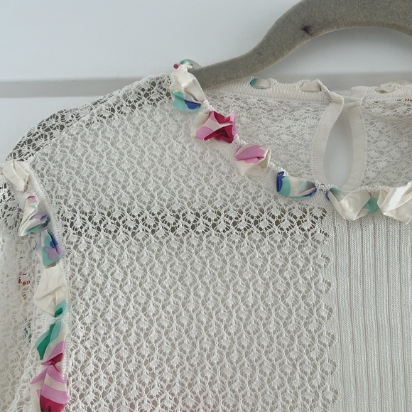 VINTAGE CHANEL 2004 White Cotton Crochet Long Sleeve Top with Silk Accents - Picture 5 of 11